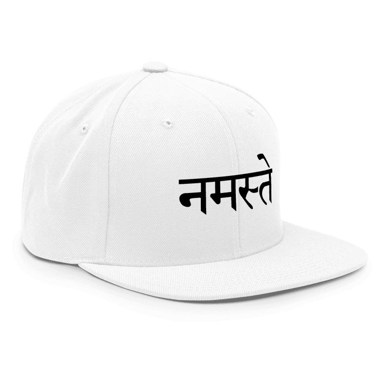 BONÉ NAMASTE SANSKRIT BRANCO E PRETO