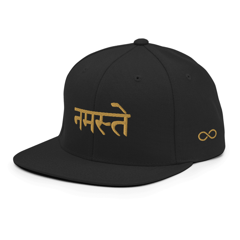 NAMASTE GORRO DORADO SÁNSCRITO