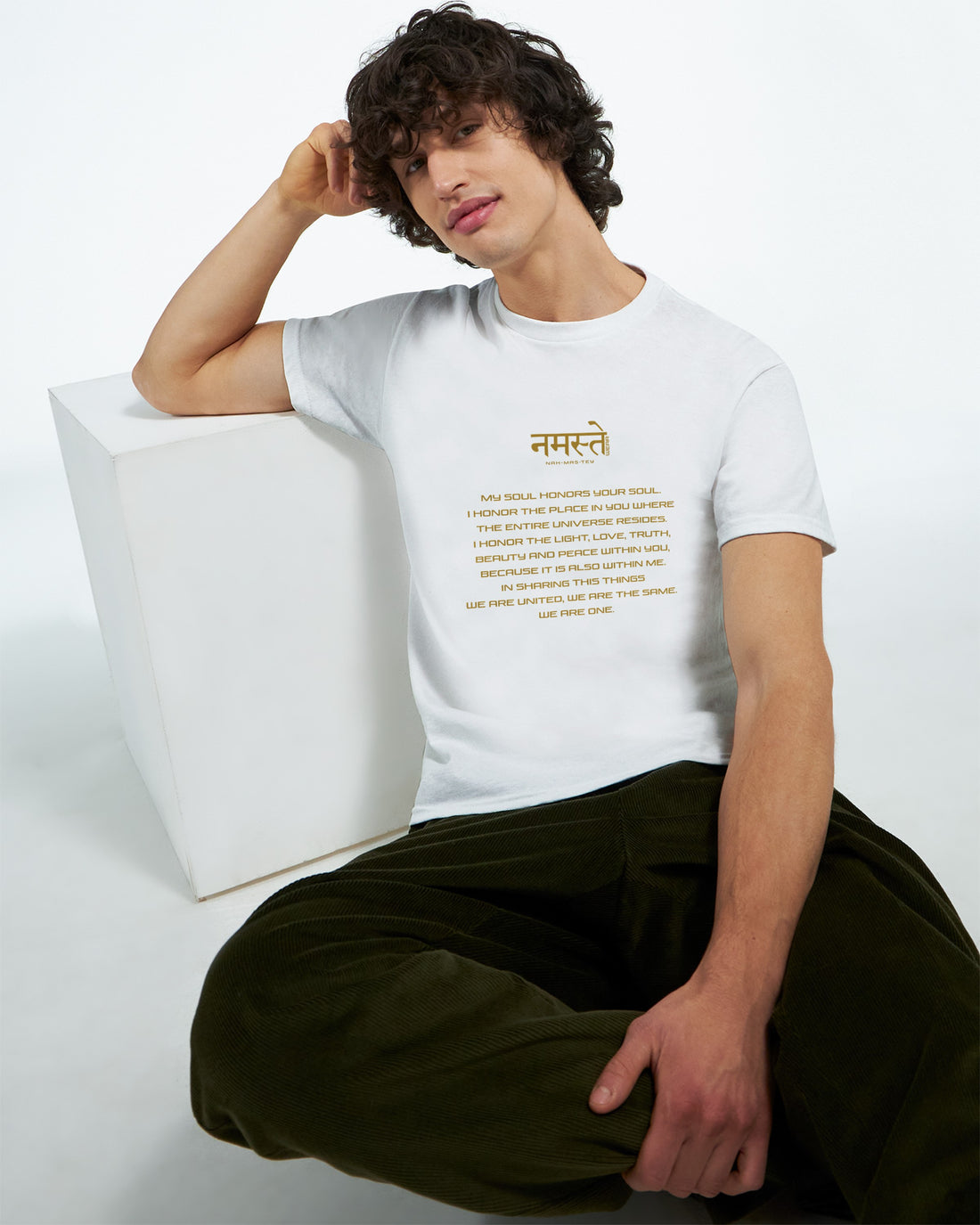 CAMISETA NAMASTE SIGNIFICADO DORADO