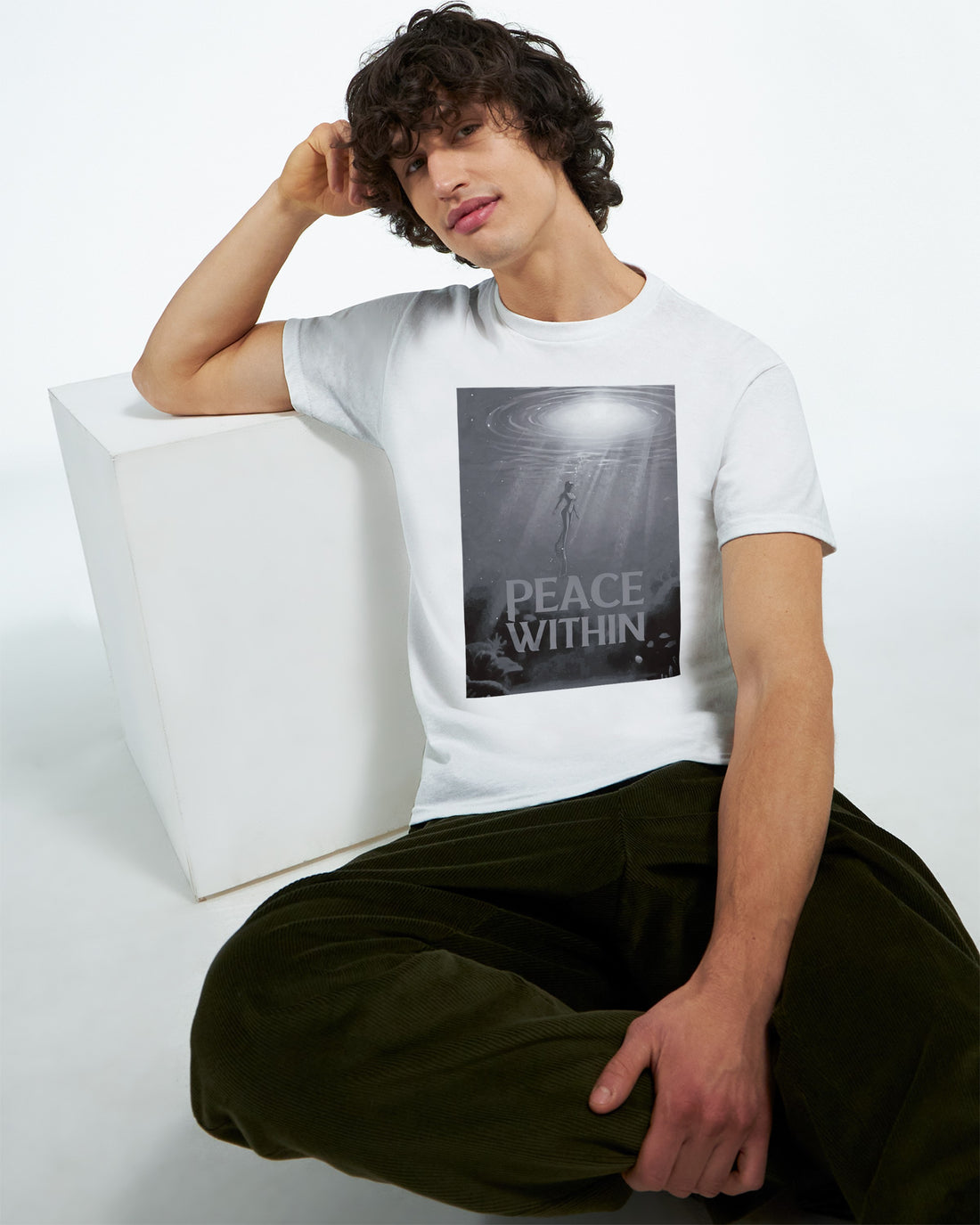 CAMISETA PAZ INTERIOR BRANCO E CINZA