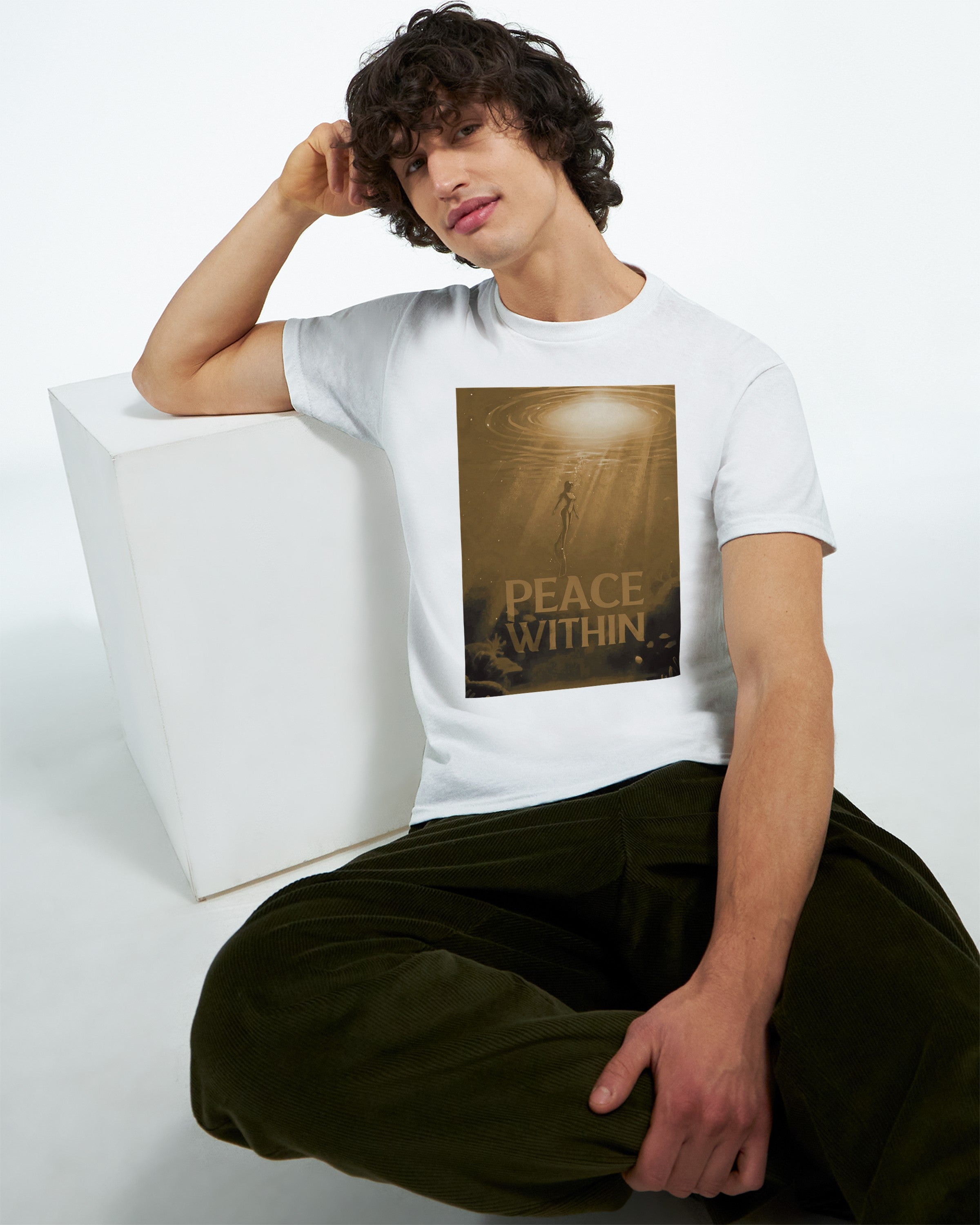 CAMISETA PAZ DENTRO DORADA