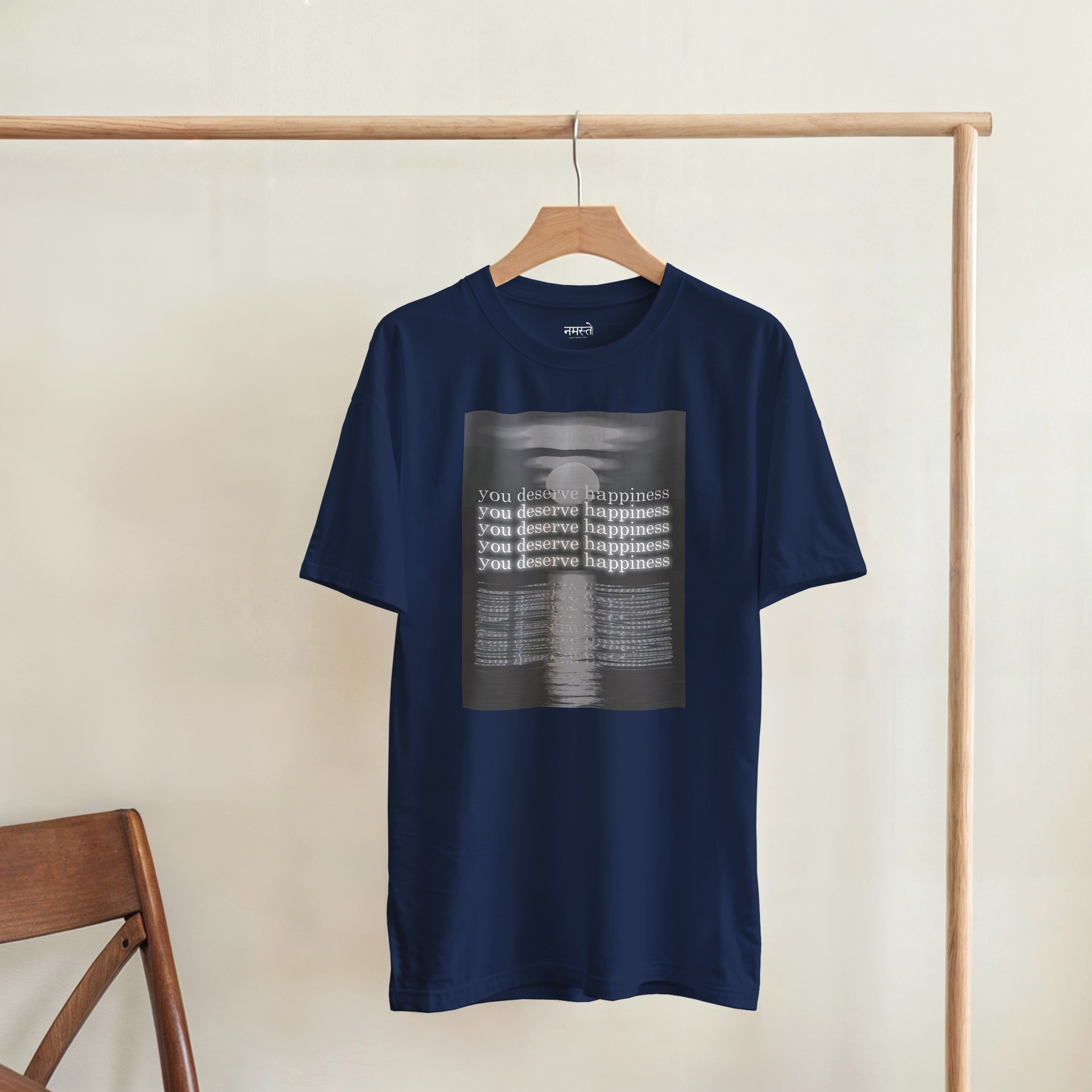 CAMISETA TE MERECES LA FELICIDAD BLANCA Y GRIS