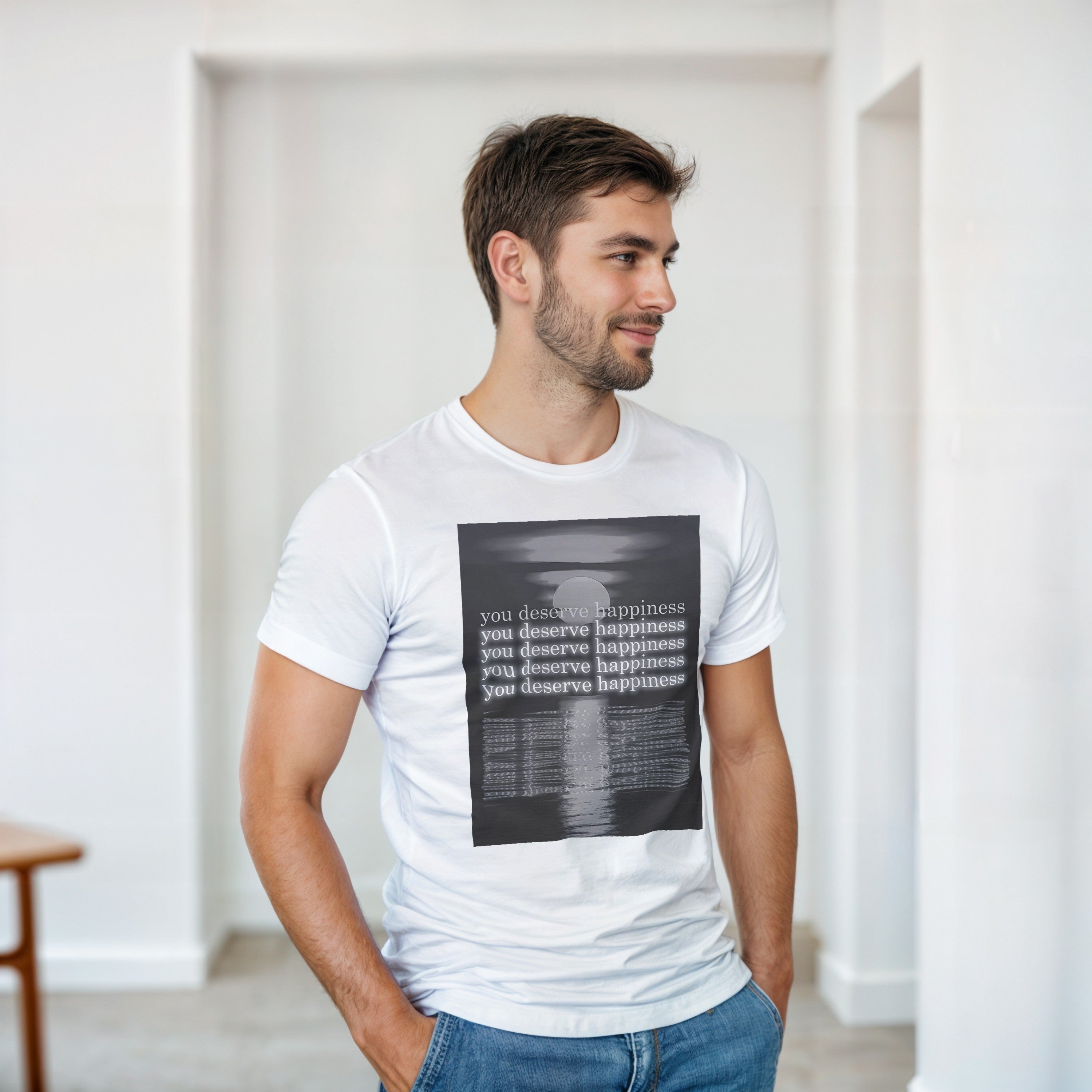 CAMISETA TE MERECES LA FELICIDAD BLANCA Y GRIS
