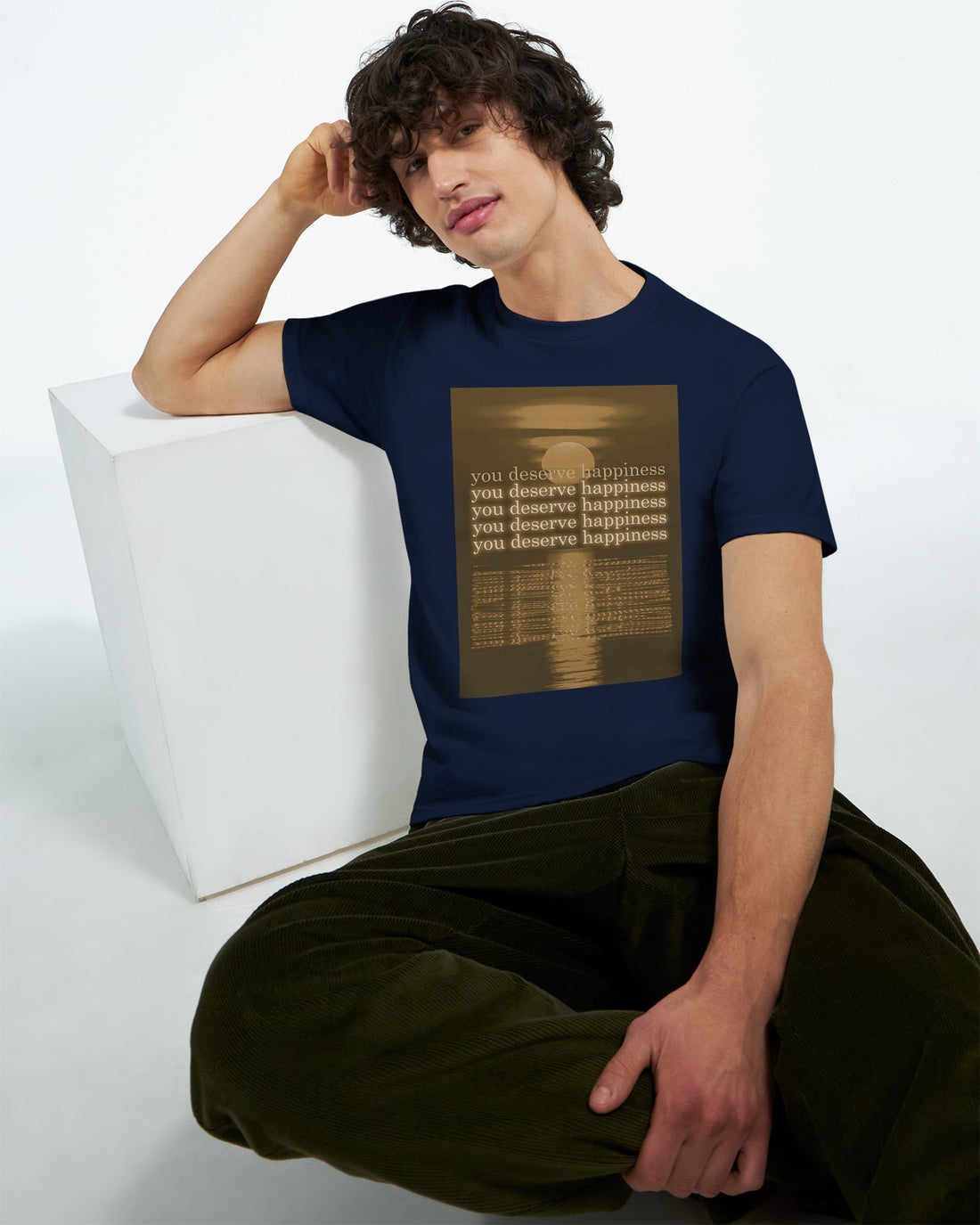 CAMISETA VOCÊ MERECE FELICIDADE DOURADA
