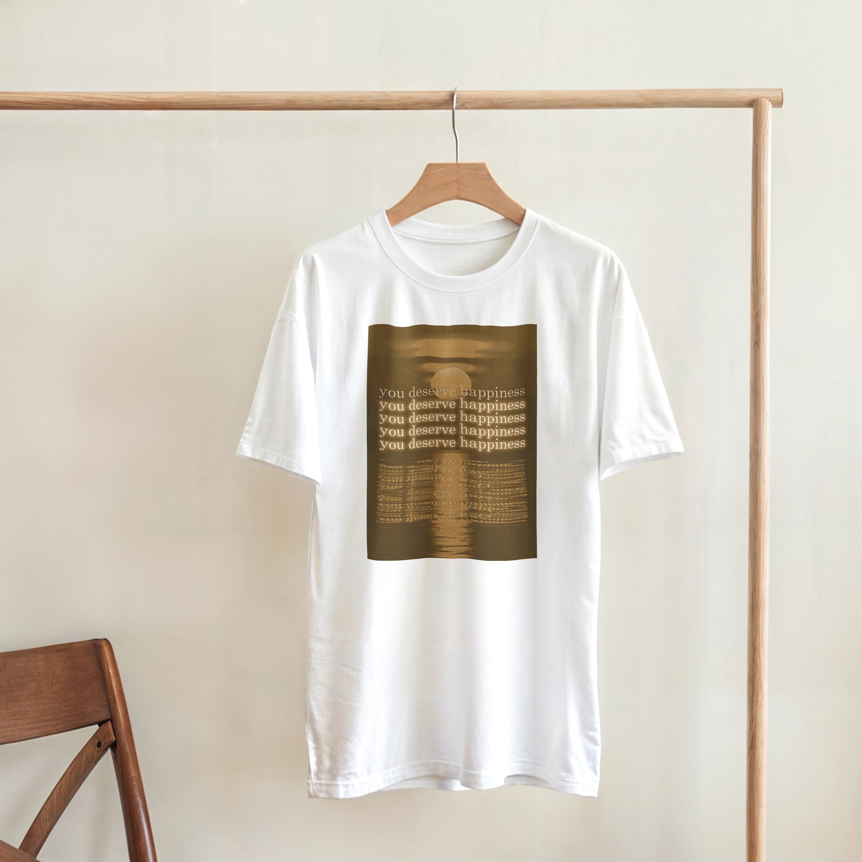 CAMISETA VOCÊ MERECE FELICIDADE DOURADA