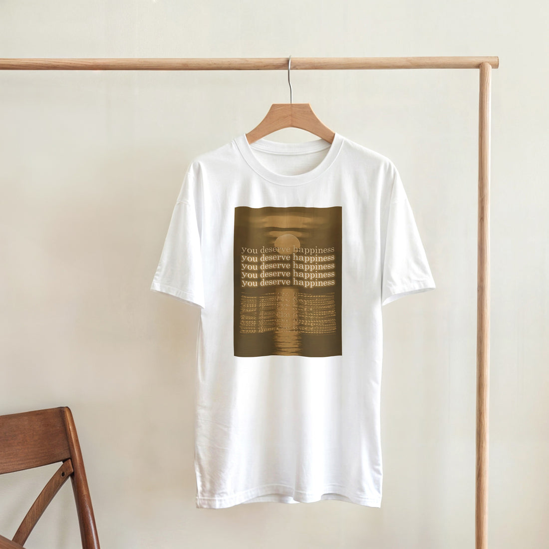 CAMISETA VOCÊ MERECE FELICIDADE DOURADA
