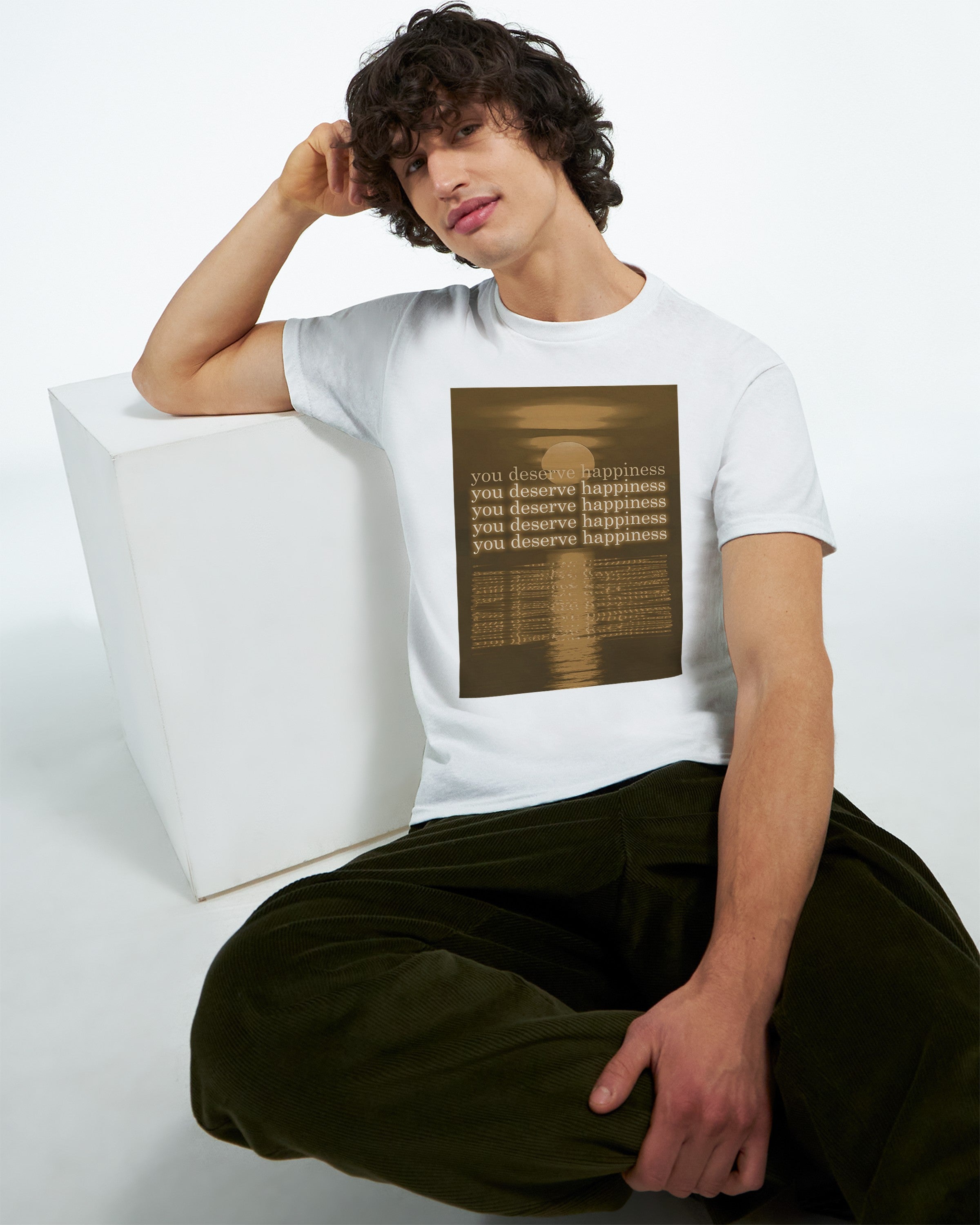 CAMISETA VOCÊ MERECE FELICIDADE DOURADA