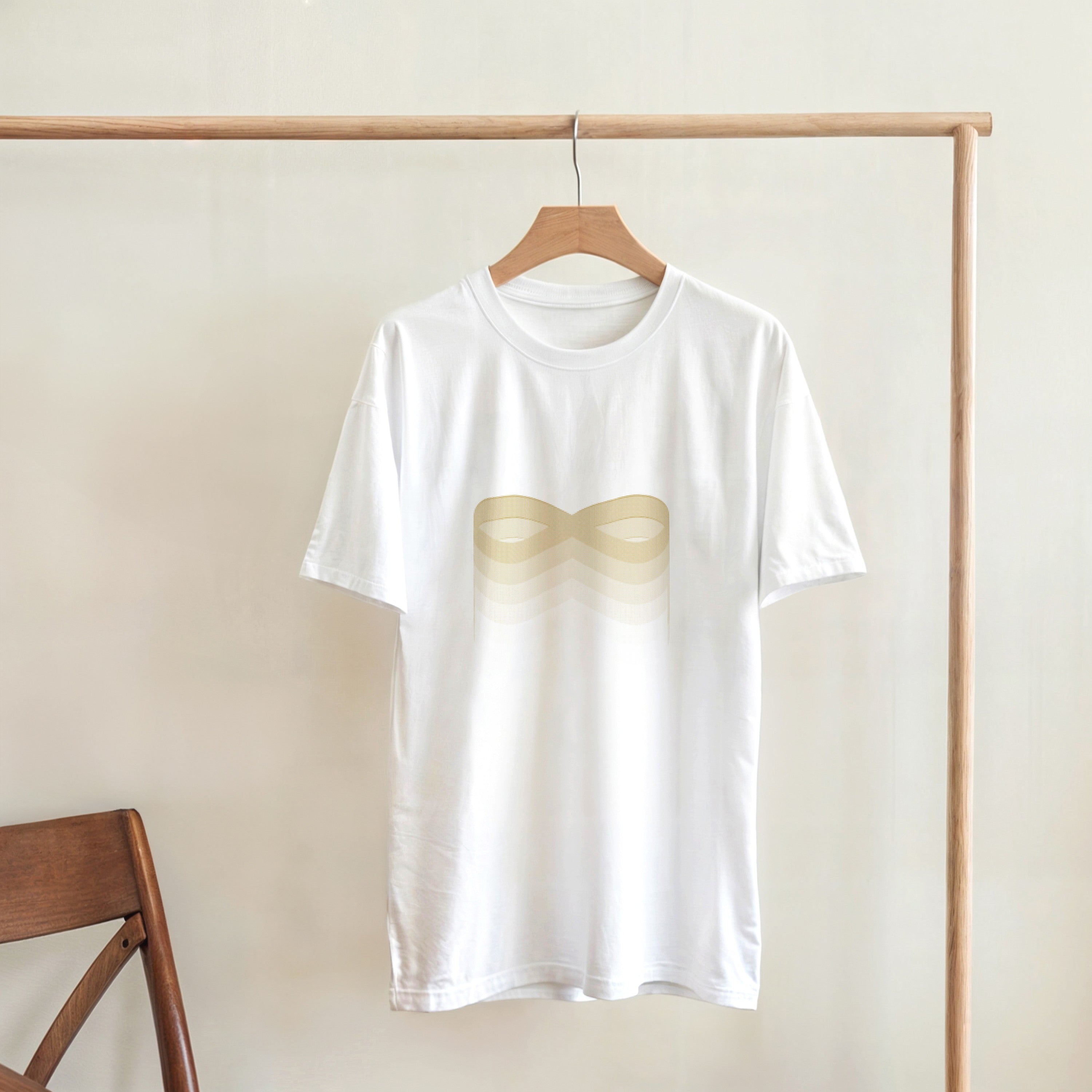 CAMISETA DORADA INFINITO